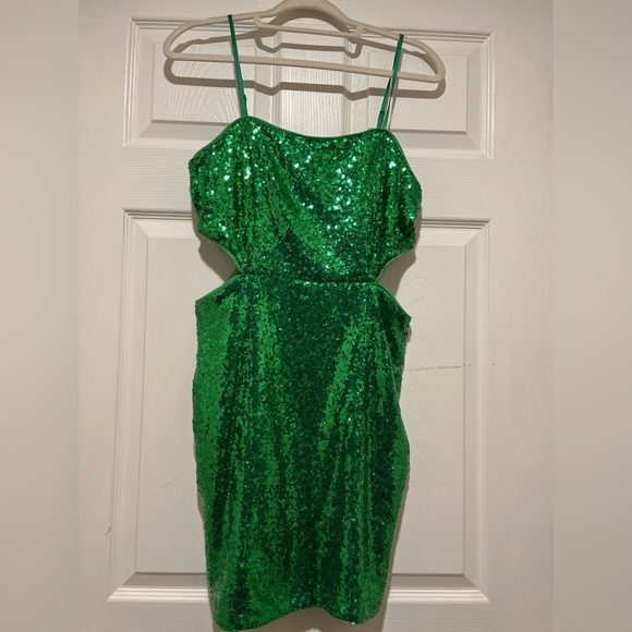 GREEN DRESS 👗 - Picture 1 of 6